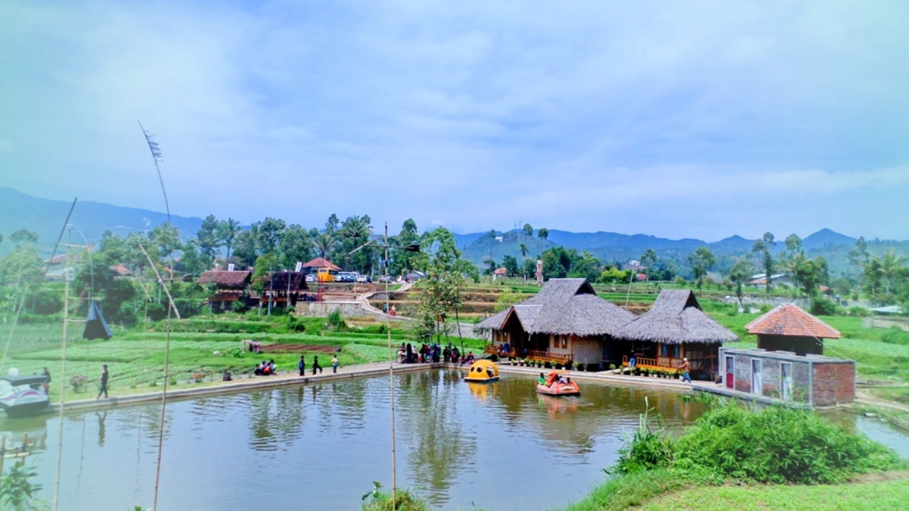 Desa Wisata Saung Ciburial